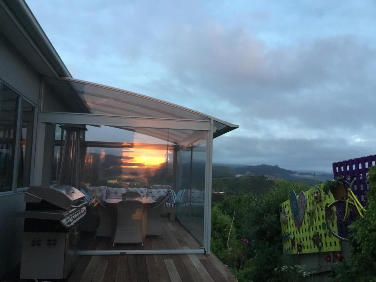 Stunning Views Bed, Breakfast & Health Retreat Bed & Breakfast Whangamata Exterior foto